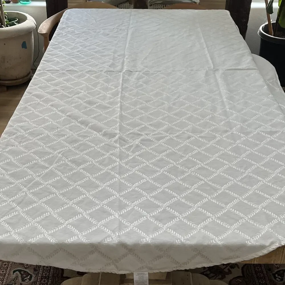 LENOX American By Design Laurel Leaf Oblong Tablecloth 98